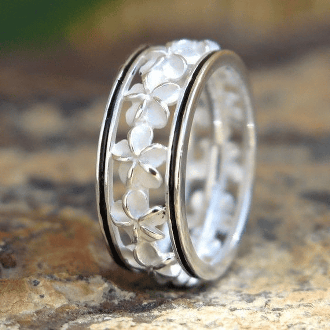 Jane | White Flower Ring