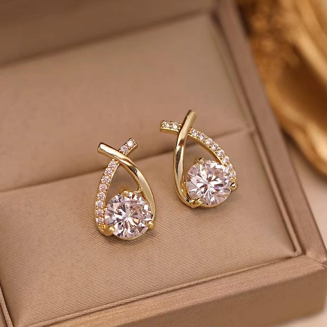 Hannah | Twisted Teardrop Stud Earrings